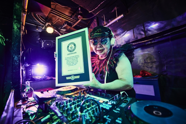 『最高齢のプロフェッショナル・クラブDJ』©2018 Guinness World Records Limited