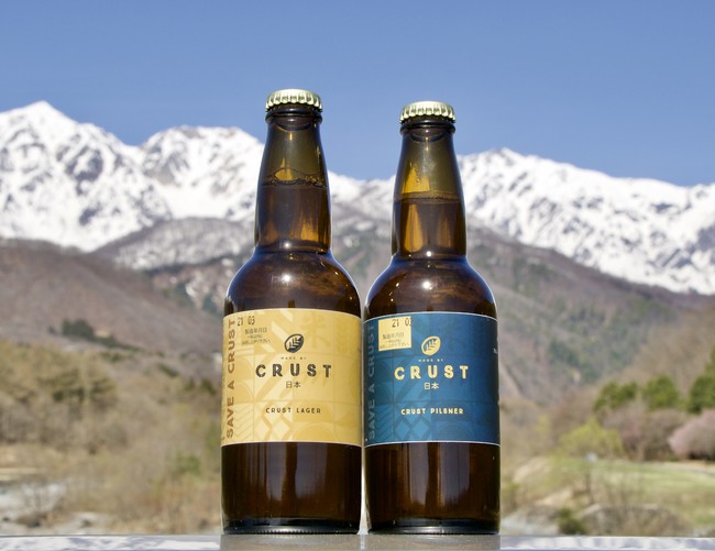 Photo： © CRUST Group　　日本初のフラッグシップモデルとなるCRUST LAGER（左）と2021年4月の日本上陸の際に発売したCRUST PILSNER（右）