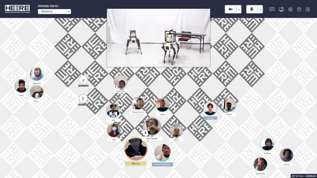 「HEERE」体験中の様子。利用者は丸いアイコンで表示され、 現実世界と同じように、アイコンの距離により相手の声の音量が変化する。