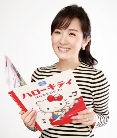 読み聞かせ音声を担当する高島彩さん