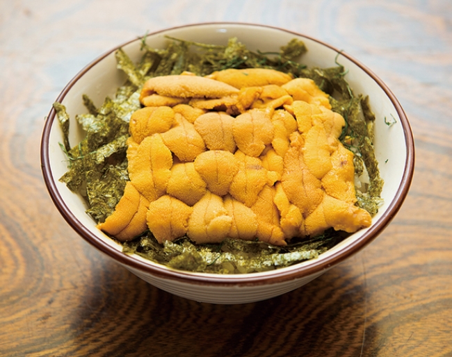 特集「海街をあるく旅」より、鳥取のうに丼