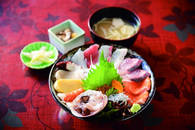 ネタてんこもりの淡路島の海鮮丼