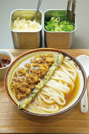 スパイスが効いたうどんで温まろう♪ 