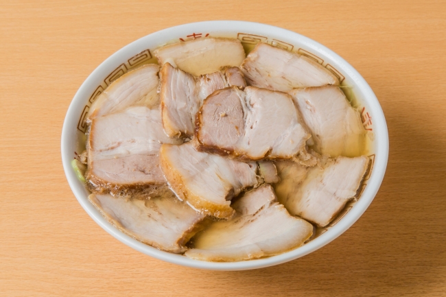 「肉そば」（坂内食堂）