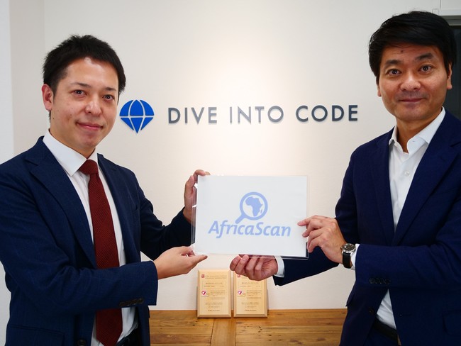 写真：左よりDIVE INTO CODE 代表 野呂氏  株式会社AfricaScan・株式会社キャンサースキャン　代表取締役 福吉