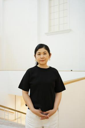 Tour guide　京都市京セラ美術館 事業企画推進室 広報西谷 枝里子さん