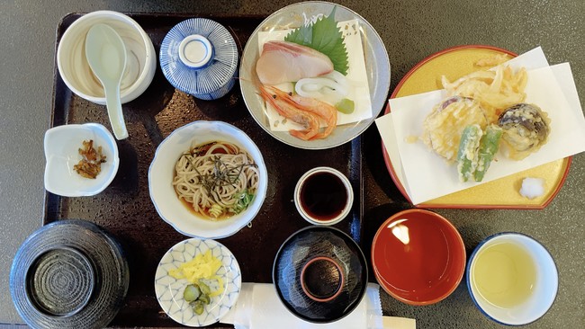 豚ちり鍋・お造り御膳の昼食