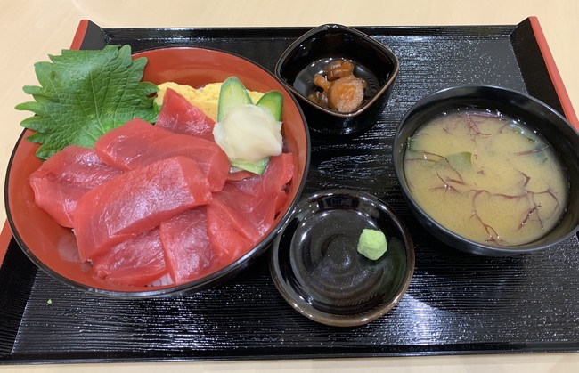 産直厳選マグロ丼（税込 950円）