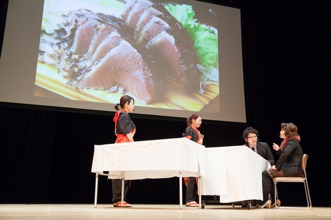 自由審査では「わらやき屋」名物料理や郷土の歌を披露