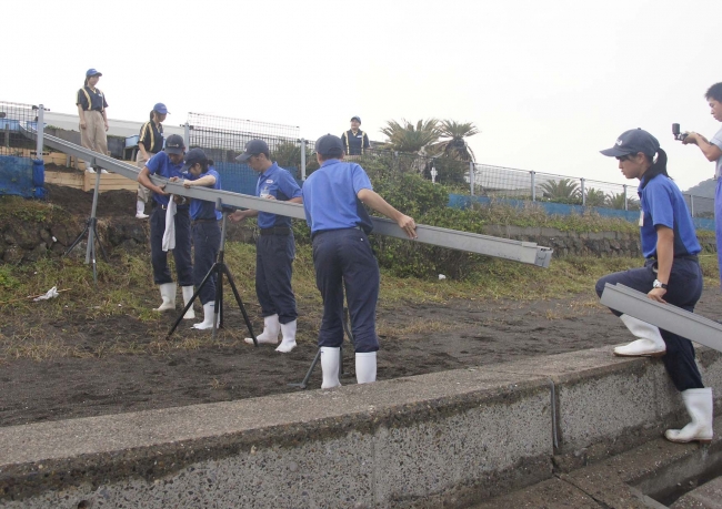 「ウミガメの浜」と東条海岸をつなぐ橋を作成