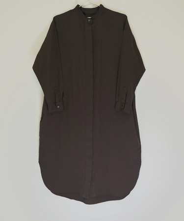 SHIRT DRESS（DARK BROWN） ￥26,400（税込）数量限定