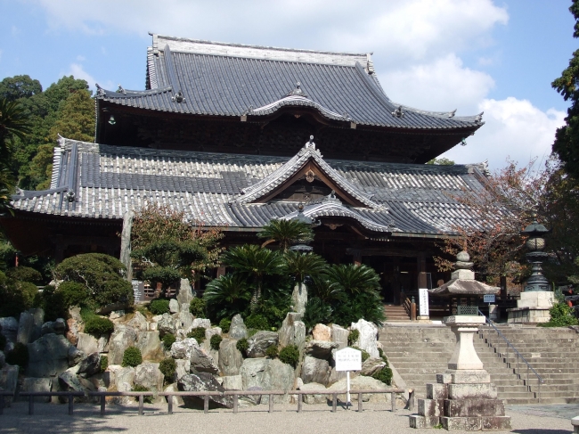 紀の川の歴史的名所「粉河寺」