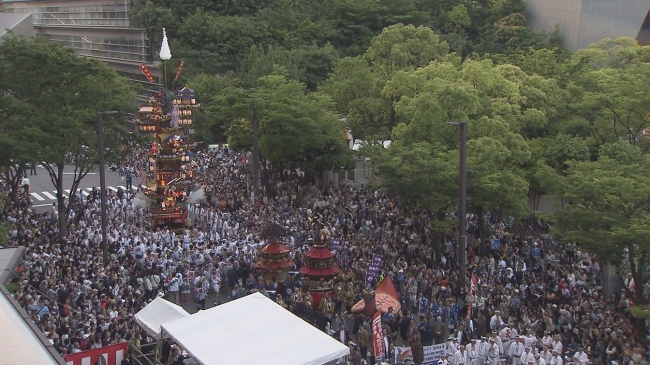 福岡市役所前、今年の「祭 WITH THE KYUSHU」の様子