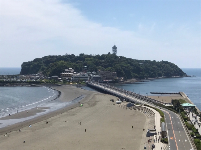 江の島を望む絶好のポジションに立地