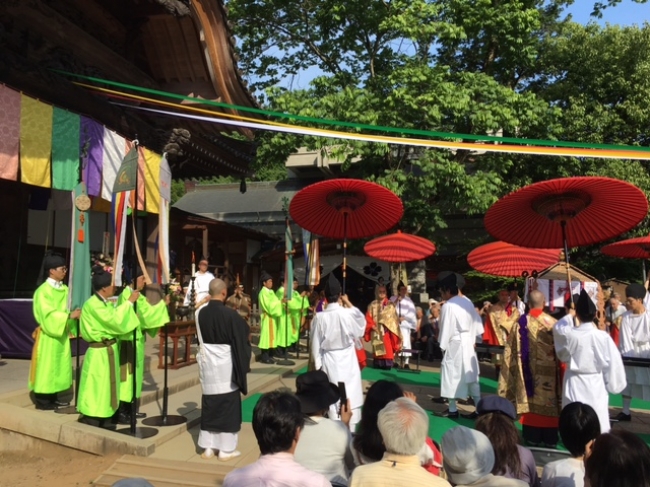  奉迎式の様子(写真提供：深大寺)