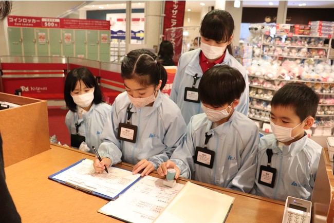 2020年の「税務調査」体験の様子　　　（C）KidZania