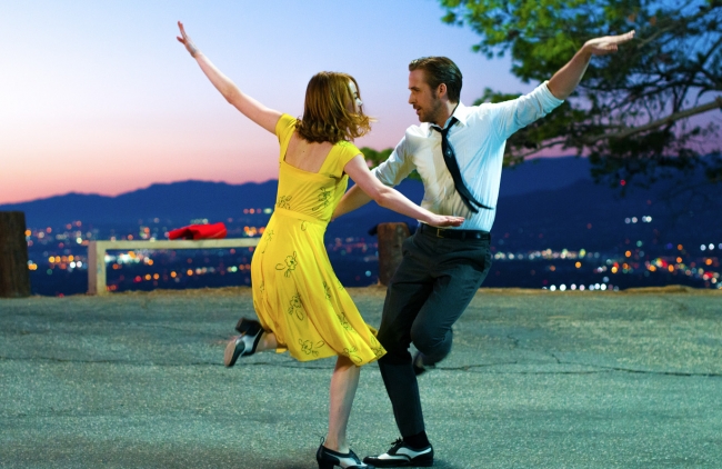 © 2017 Summit Entertainment, LLC.  All Rights Reserved. Photo credit EW0001  Sebastian (Ryan Gosling) and Mia (Emma Stone)  in LA LA LAND. Photo courtesy of Lionsgate.