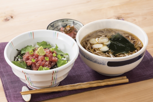 鮪たたき丼と二八蕎麦