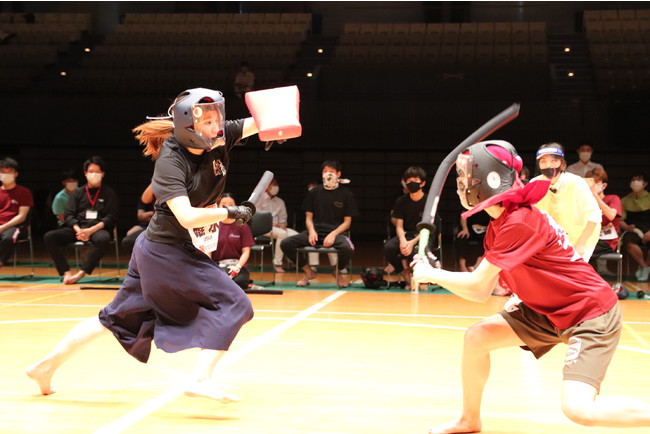 女子グランドチャンピオン戦　楯小太刀優勝者ｖｓ長剣両手優勝者