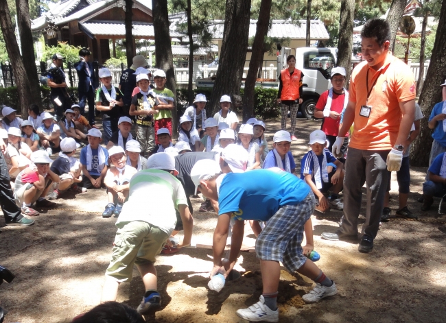 浜の宮小学校井戸掘り授業の様子