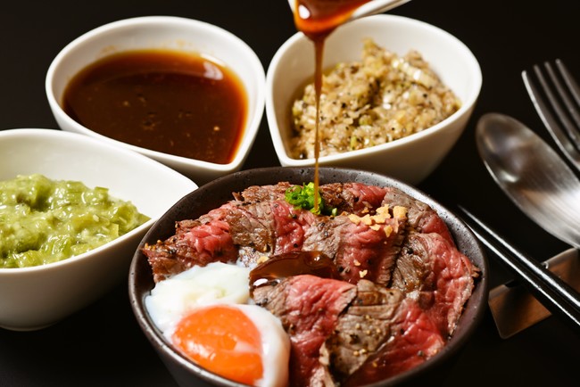 ミディアムレアで焼き上げた満点ステーキ丼(栃木県・休暇村那須）