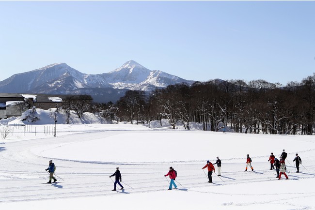 磐梯山を望む雪原ですいすい