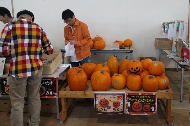 昨年の様子（ハロウィンかぼちゃ販売の様子）