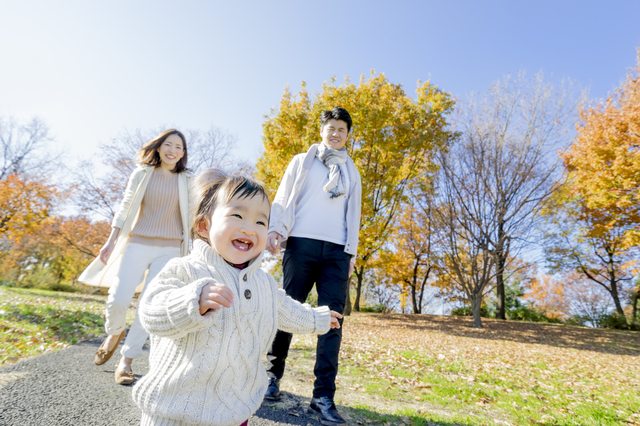 出張撮影なら近くの公園でイキイキとした家族写真を残せます（写真は撮影イメージです）