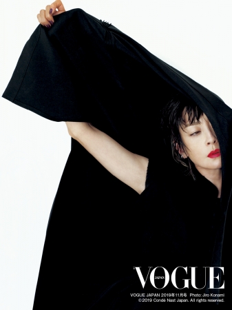 VOGUE JAPAN 2019年11月号　PHOTO：JIRO KONAMI © 2019 Condé Nast Japan. All rights reserved.