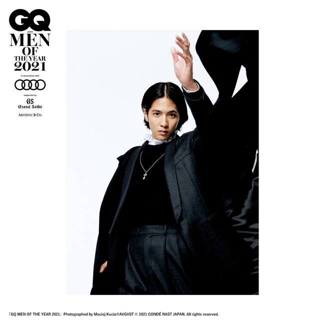 『GQ MEN OF THE YEAR 2021』Photographed by Maciej Kucia @ AVGVST © 2021 CONDÉ NAST JAPAN. All rights reserved.