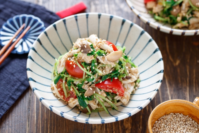 キッチンバサミで作った豆苗レシピ（豆苗と蒸し鶏のごま酢あえ）