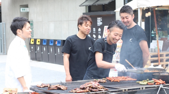 ニュージーランド名物ラムチョップなどをBBQ