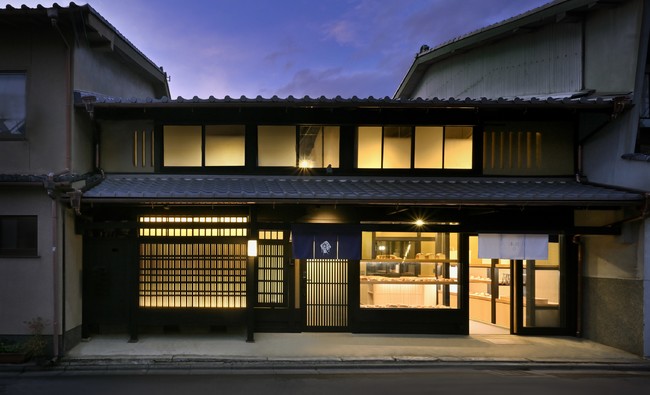 『京の温所 竹屋町』外観（夜）