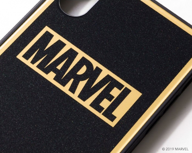 グリッターが輝く「MARVEL」ロゴデザイン